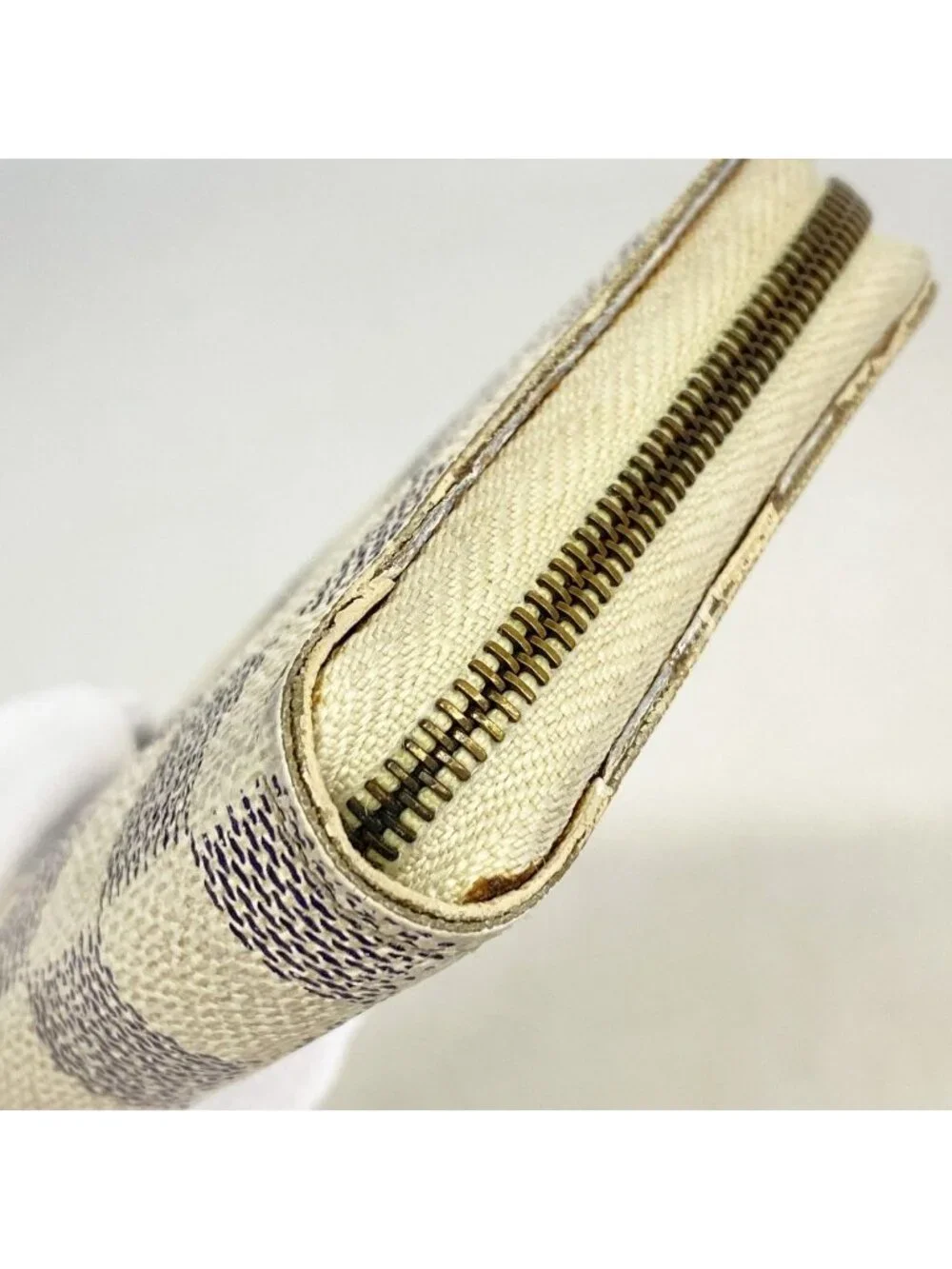 Louis Vuitton Coin Case Damier Azur Zippy Purse White